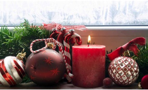 Simple Christmas decorations for the windowsill